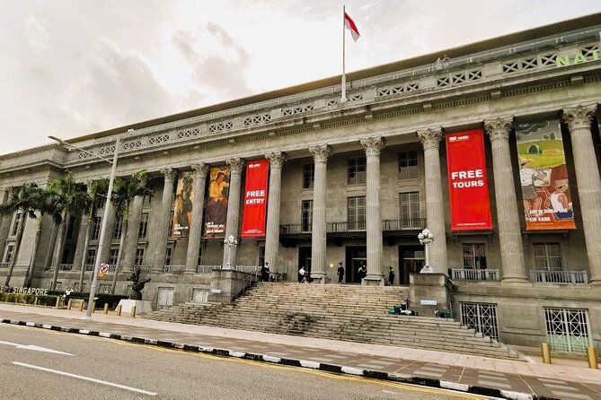 Splendour of Colonial Singapore Walking Tour With Lunch - Exploring the Former Municipal Building