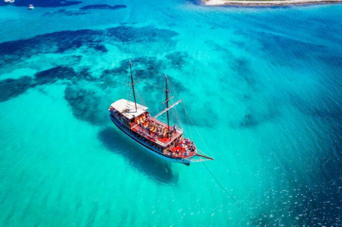 Split: All-Inclusive 3 Islands and Blue Lagoon Cruise - Onboard Amenities
