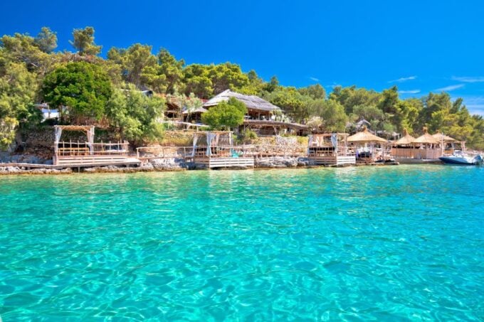 Split: Blue Cave, 5 Islands, & Snorkeling Speedboat Tour - Secluded Beach Visits