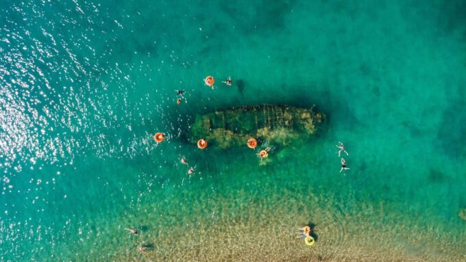 Split: Blue Lagoon, Shipwreck, and ŠOlta Cruise With Lunch - Onboard Amenities