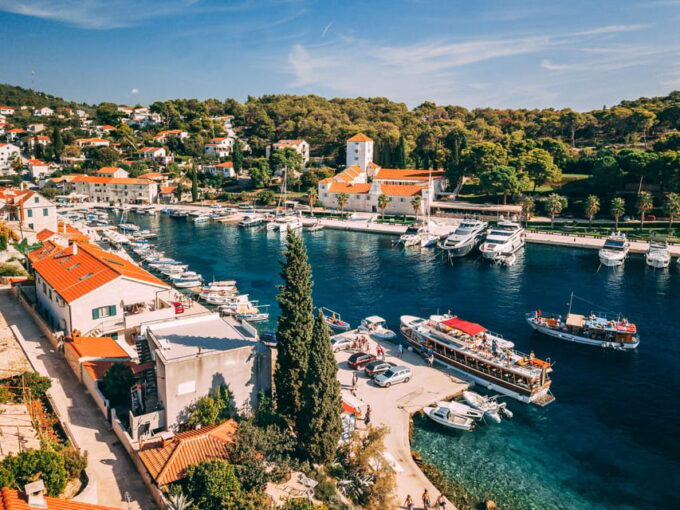 Split: Blue Lagoon, Shipwreck and ŠOlta With Food and Drinks - Vessel Specifications