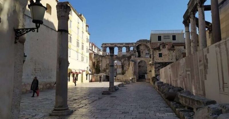 Split: City Introduction and Highlights Walking Tour - Itinerary Highlights