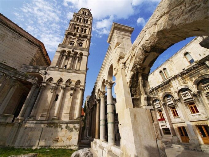 Split: Diocletians Palace & Old Town Guided Walking Tour - Historical Significance of Diocletians Palace