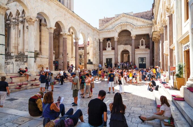 Split: Historical & Gastro Treasures Tour With Green Market - Seafood and Pasta Offerings