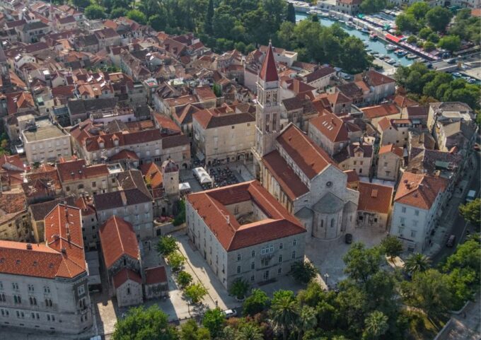 Split: Historical Tour of Salona, Klis Fortress and Trogir - Ancient Salona and Klis Fortress