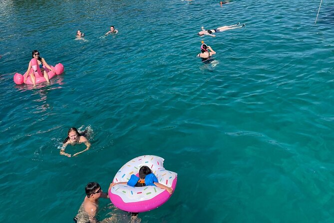 Split: Hvar, Brač, and Pakleni Cruise With Lunch and Drinks - Accessibility and Traveler Feedback