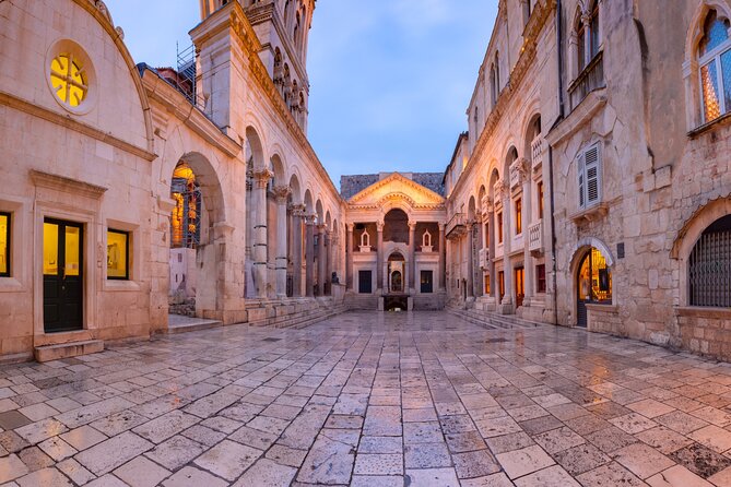 Split Scavenger Hunt and Highlights Self-Guided Tour - Tour Accessibility Details