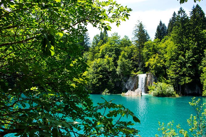 Split to Zagreb Private Transfer With Plitvice Lakes Guided Tour - Conveniently Private Transfer