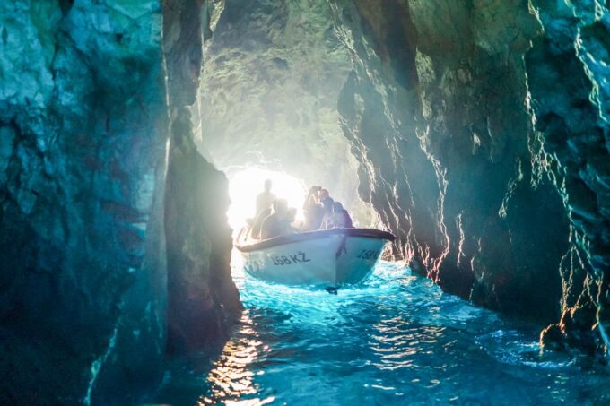 Split/Trogir: Blue Cave, Mamma Mia, Hvar and 5 Islands Tour - Tour Features and Important Information