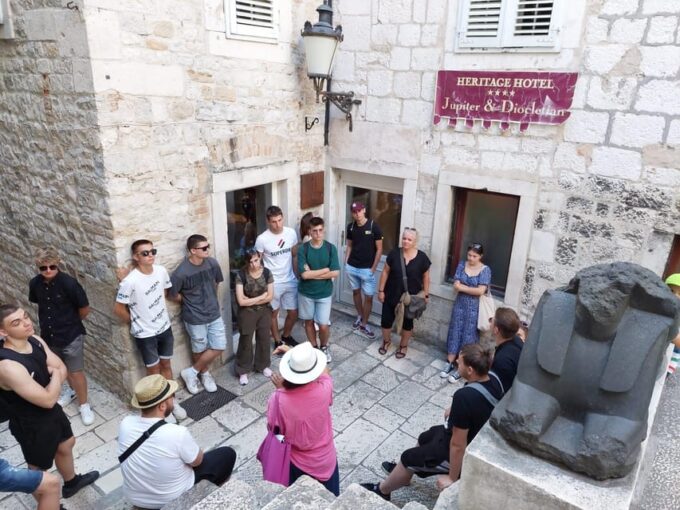 Split: Walking Tour + Virtual Reality Museum Experience - VR Museum Experience