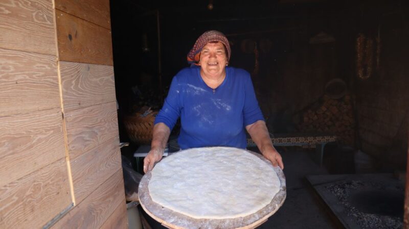 Split Walking Tour With Lunch at Local Family - Customer Reviews