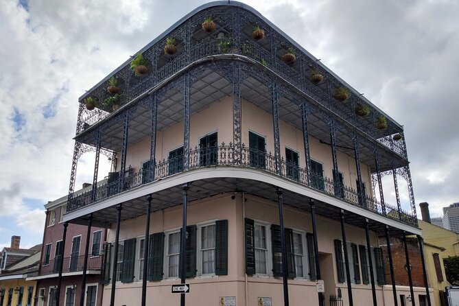 Spooky Spirits Haunted Pub Crawl - Ghost Tour in New Orleans - Exploring New Orleans Spooky History