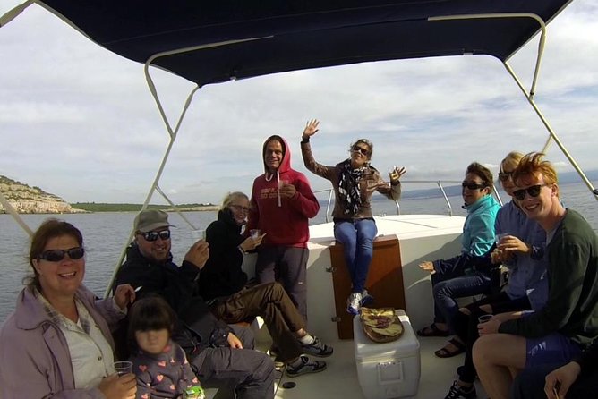 Spring & Autumn Tour: Dolphin Watching - Inclusions and Amenities