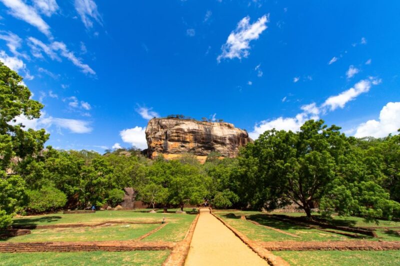 Sri Lanka 3-Day Tour Ancient Temples, Wildlife, Hill Country - Day 2: Sigiriya and Polonnaruwa