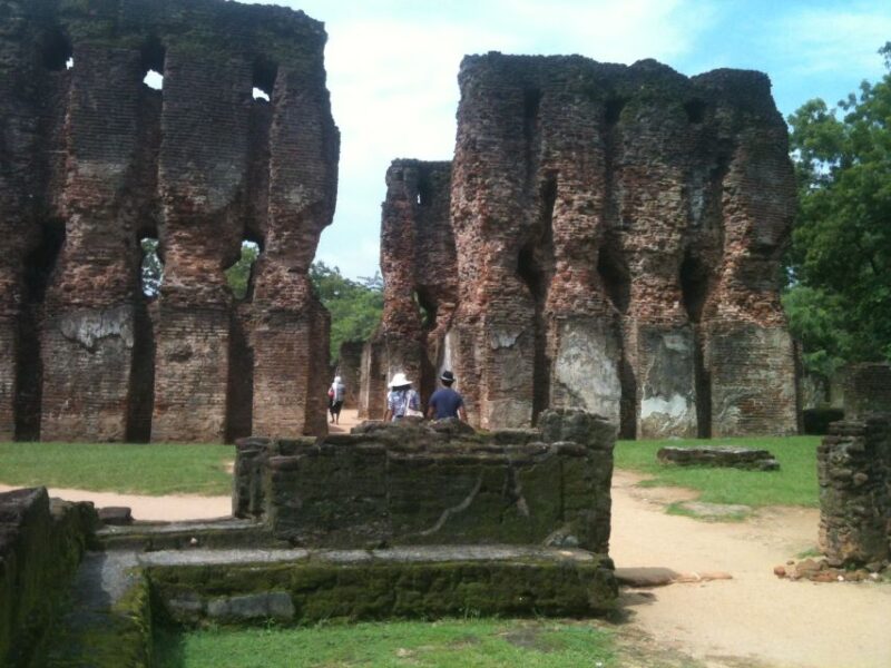 Sri Lanka Culture, Nature, Beach, Sightseeing Tour - Sigiriya to Polonnaruwa to Kandy