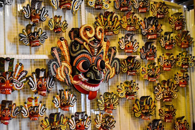 Sri Lankan Crafts and Spices Tour From Kandy - Observing Batik-Making Process