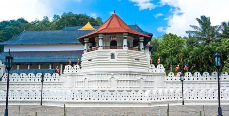 Sri Lankas Essence in 4 Days Tour - Sigiriya Rock Fortress