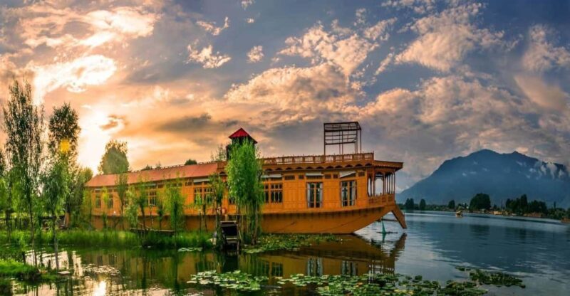 Srinagar: 3-Day Houseboat Tour With Mughal Gardens Visit - Key Points