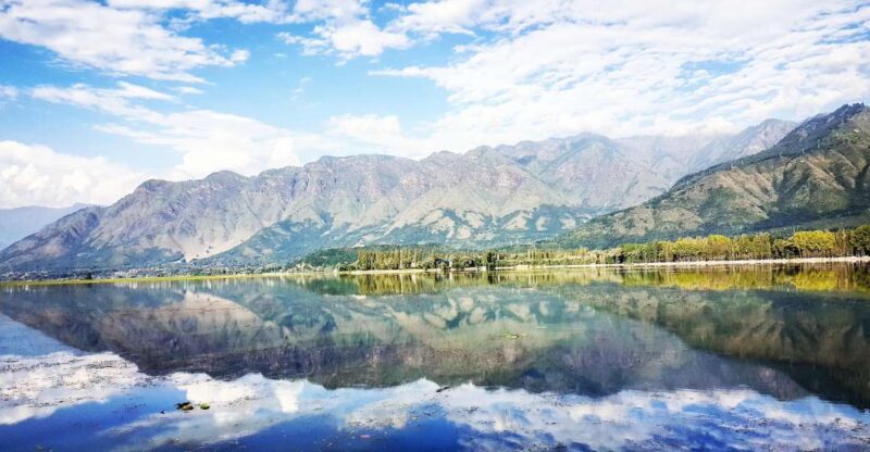 Srinagar: Enchanting Day Tour With Shikara Ride at Dal Lake - Shikara Ride on Dal Lake