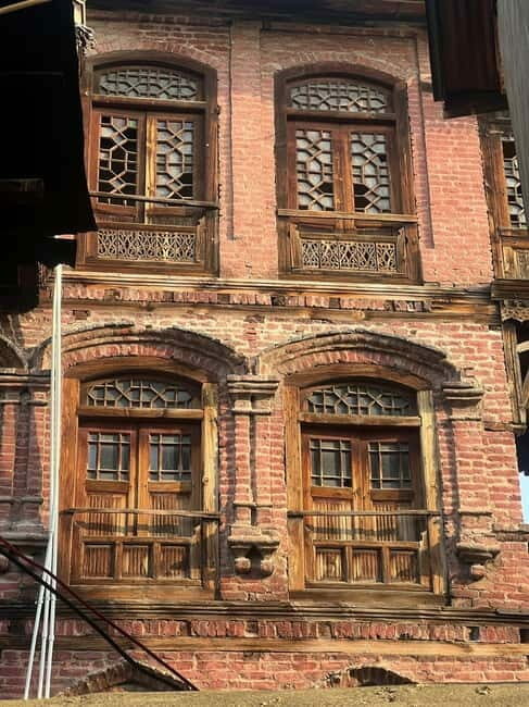 Srinagar Old City Heritage Walking Tour with Kahwa Tea - Key Points