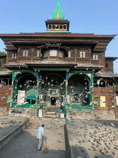 Srinagar Old City Heritage Walking Tour with Kahwa Tea - An In-Depth Look at the Srinagar Old City Heritage Walking Tour