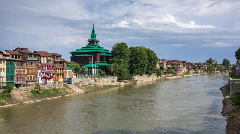 Srinagar: Private Day Tour With Shikara Ride at Dal Lake - Culinary Experience