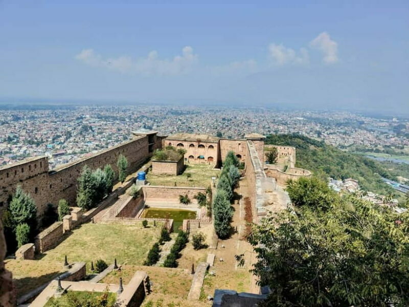 Srinagar: Private Old City and Mughal Gardens Guided Tour - Exploring Srinagar’s Historic Old City