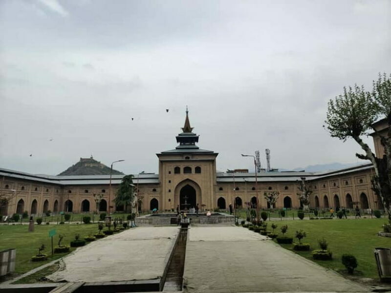 Srinagar: Private Old City and Mughal Gardens Guided Tour - Delicious Kashmiri Cuisine: Wazwaan Lunch