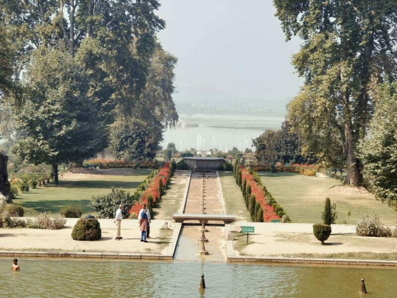 Srinagar: Private Old City and Mughal Gardens Guided Tour - Mughal Gardens: Nishat and Shalimar