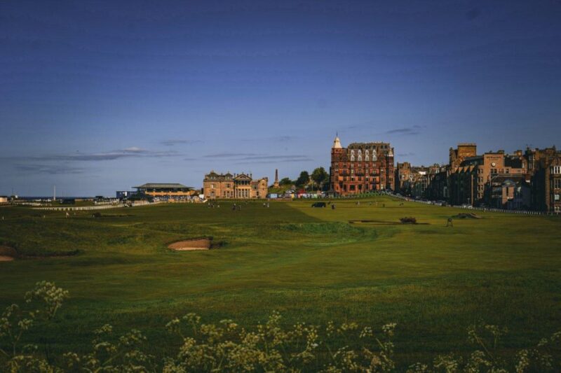 St. Andrews Festive Walk: A Christmas Tour - Itinerary Highlights