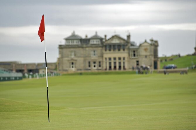 St. Andrews Scenic Stroll: A Walking Exploration - Exploring the Charming Pubs and Homes