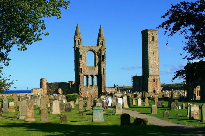 St. Andrews & the Old Course Private Day Tour With Scottish Local - Golfing at the Old Course