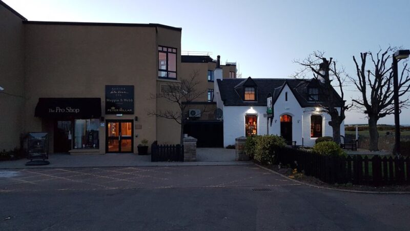 St Andrews: Town, Golf, and Old Course History Tour - Tour Suitability and Restrictions