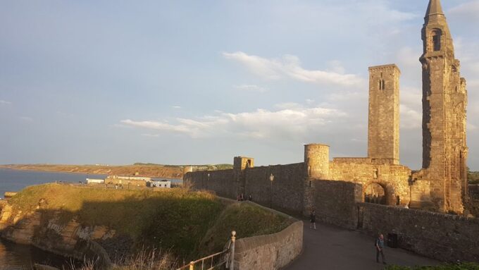 St Andrews: Town, Golf, and Old Course History Tour - Exploring St Andrews Unique History