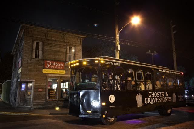 St. Augustine: Ghosts and Gravestones Old Town Trolley Tour - Tour Experience
