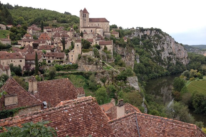 St Cirq Lapopie and Pech Merle Cavern Tour From Toulouse - Saint-Cirq Lapopie Experience