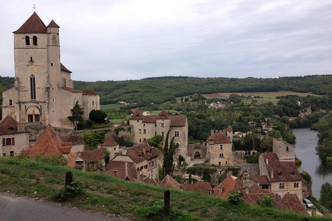 St Cirq Lapopie and Pech Merle Cavern Tour From Toulouse - Exploring Medieval Architecture