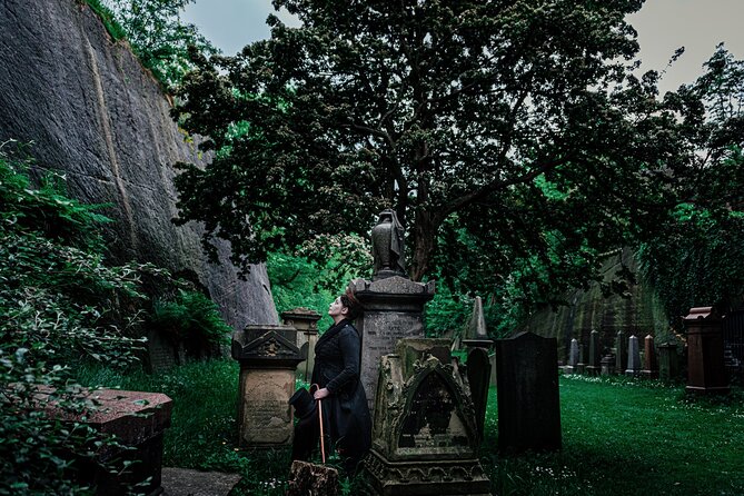 St James Secret Garden Cemetery Tour in Liverpool - Exploring the Haunting Locations