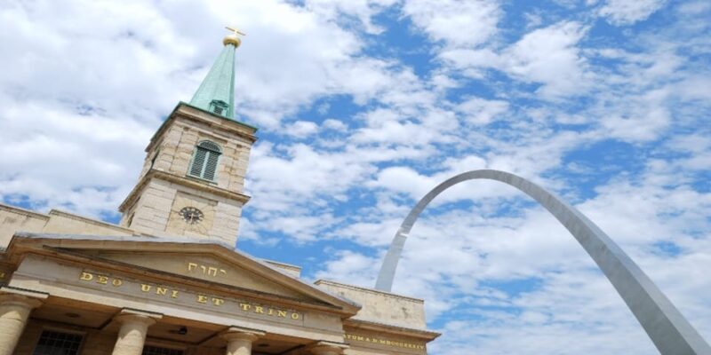 St. Louis Arch and River Cruise Small Group Walking Tour - Exploring Citygarden Sculpture Park