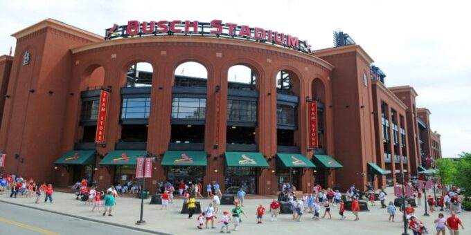 St. Louis: Guided Small Group City Tour With River Cruise - Pickup and Dropoff