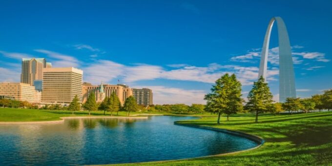 St. Louis: Guided Small Group City Tour With River Cruise - Duration and Price
