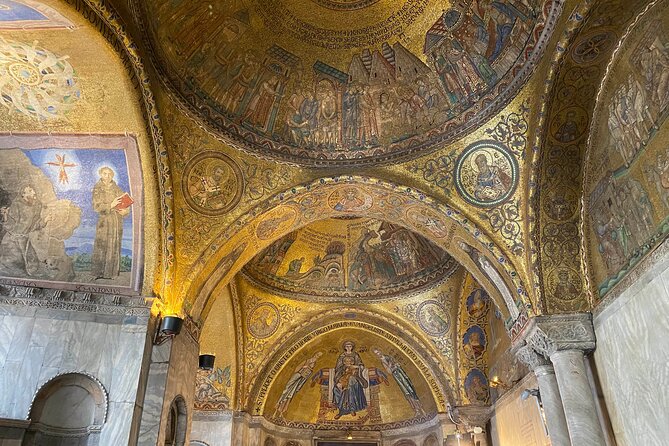 St. Marks Cathedral: Skip the Line Ticket, Audio-Guide & VR Tour - Included in the Package