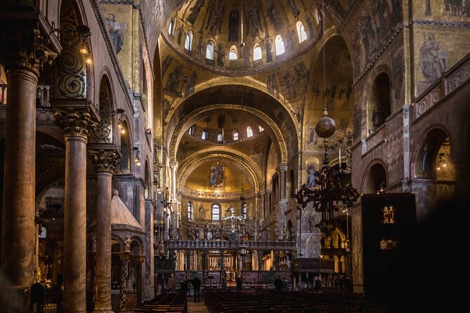 St. Marks Cathedral: Skip the Line Ticket, Audio-Guide & VR Tour - Virtual Reality Journey