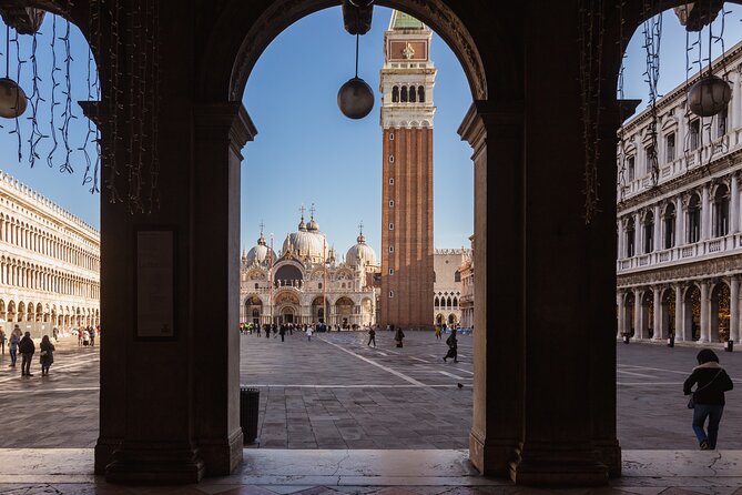 St. Marks Cathedral: the Shining Golden Basilica - Guided Tour - Visiting the Yard of Venice