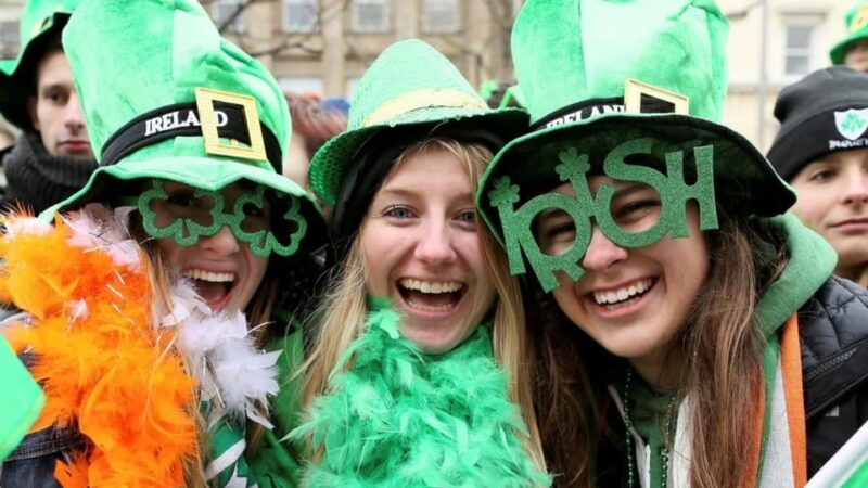 St. Patrick's Day Parade: Grandstand Experience in Dublin - Dining Experience