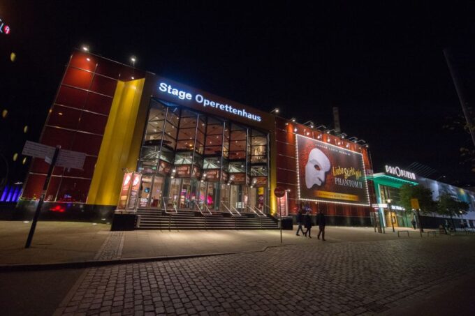 St. Pauli Nightlife Tour With Drag Queen in English - Tour Language and Inclusions