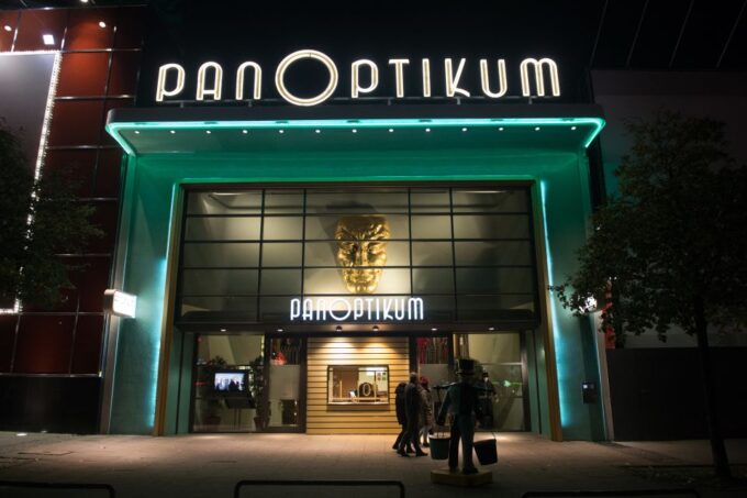 St. Pauli Nightlife Tour With Drag Queen in English - Booking Considerations