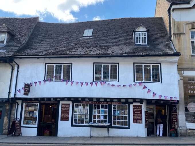Stamford: Guided Walking Tour of Stamford - Guided Tour Experiences