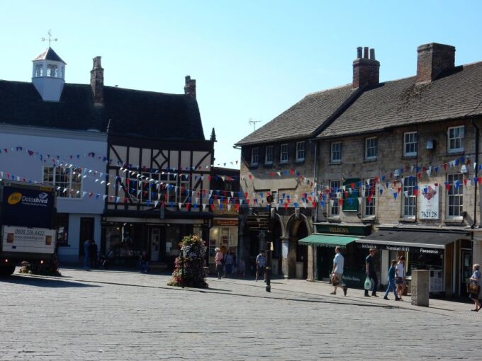 Stamford: Quirky Self-Guided Smartphone Heritage Walks - Historical Highlights of Stamford