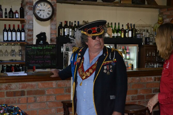 Stanthorpe Small - Group Food Comedy and Wine Tasting Tour - Comedic Atmosphere